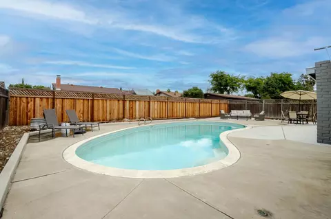 Exterior - 181 Laguna Dr, Tracy, CA 95376 photo 2 of 3