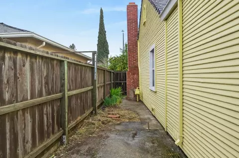 Exterior - 416 Concord St, Lodi, CA 95240 photo 6 of 7