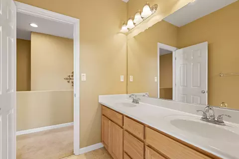 Bath - 9333 Vintner Cir, Patterson, CA 95363 photo 2 of 4