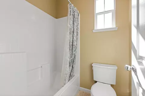 Bath - 9333 Vintner Cir, Patterson, CA 95363 photo 4 of 4