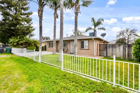 Exterior - 1518 Plumas Ave, Modesto, CA 95358 photo 1 of 6