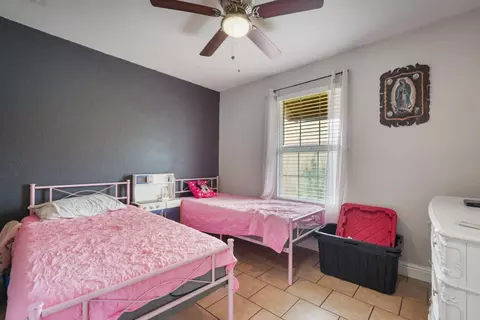 Bedroom - 1518 Plumas Ave, Modesto, CA 95358 photo 1 of 4