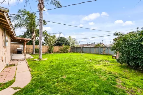 Exterior - 1518 Plumas Ave, Modesto, CA 95358 photo 5 of 6