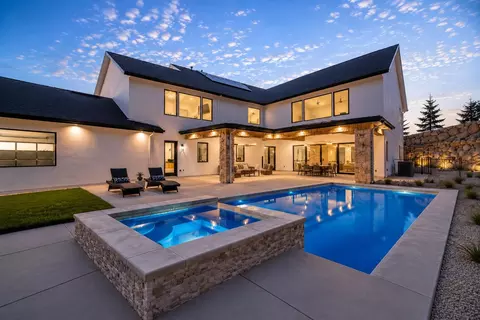 Exterior - 3225 Rustic Woods Ct, Loomis, CA 95650 photo 3 of 6