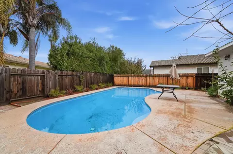 Exterior - 819 Brandywine St, Manteca, CA 95336 photo 9 of 15