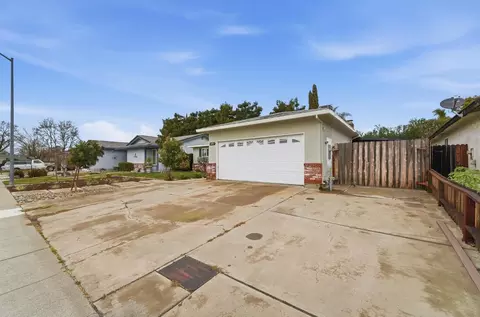 Exterior - 819 Brandywine St, Manteca, CA 95336 photo 2 of 15