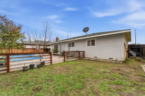 Exterior - 819 Brandywine St, Manteca, CA 95336 photo 11 of 15
