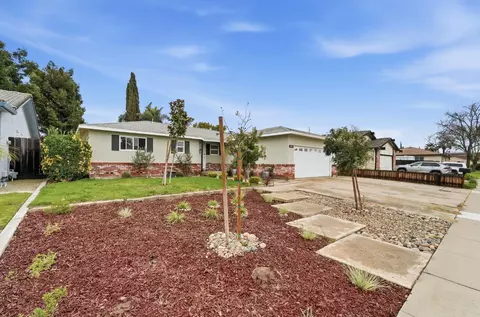 Exterior - 819 Brandywine St, Manteca, CA 95336 photo 3 of 15