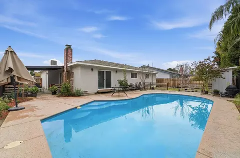 Exterior - 819 Brandywine St, Manteca, CA 95336 photo 7 of 15