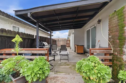 Exterior - 819 Brandywine St, Manteca, CA 95336 photo 14 of 15
