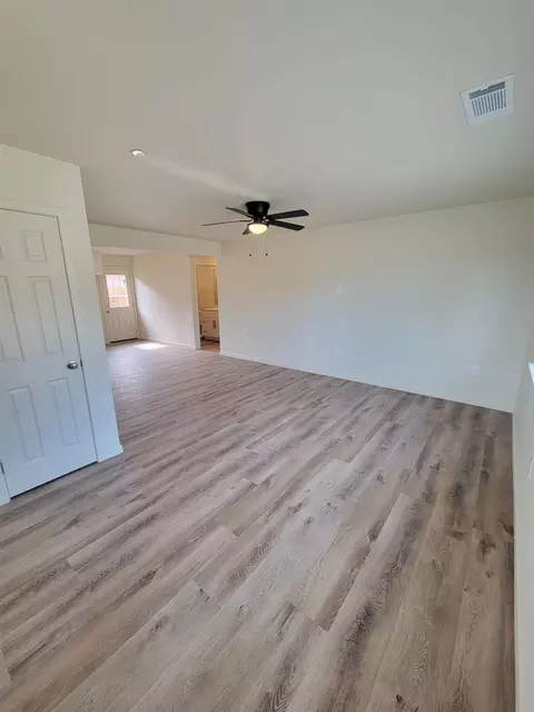 Living - 471 E Alameda St, Manteca, CA 95336 photo 1 of 3