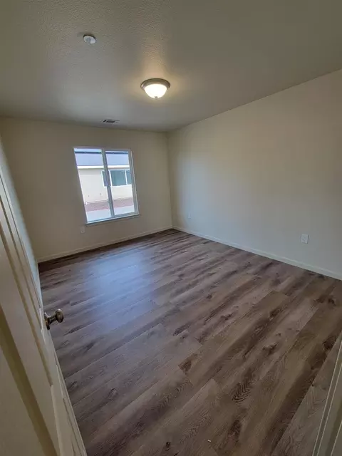 Bedroom - 471 E Alameda St, Manteca, CA 95336 photo 1 of 3