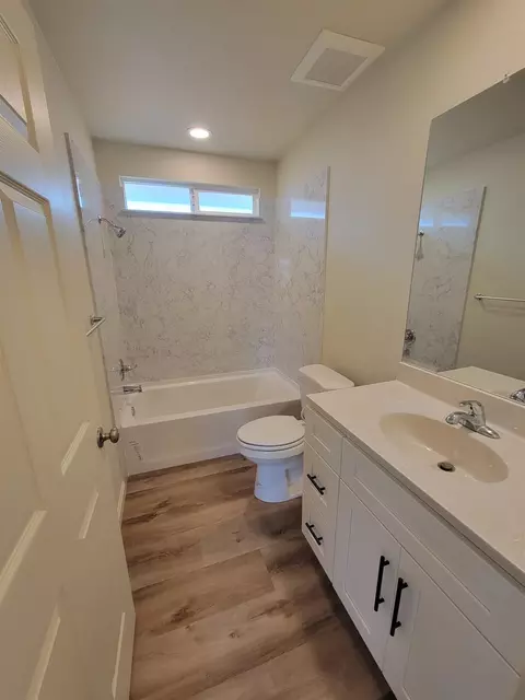 Bath - 471 E Alameda St, Manteca, CA 95336 photo 1 of 2