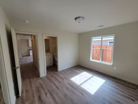 Bedroom - 471 E Alameda St, Manteca, CA 95336 photo 2 of 3