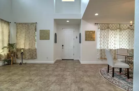 Entry Way - 523 Danbury Pl, Lathrop, CA 95330 photo 4 of 6