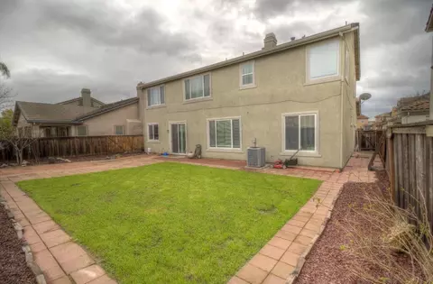 Exterior - 523 Danbury Pl, Lathrop, CA 95330 photo 7 of 10