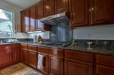 Kitchen - 523 Danbury Pl, Lathrop, CA 95330 photo 5 of 6