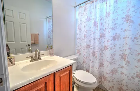 Bath - 523 Danbury Pl, Lathrop, CA 95330 photo 1 of 7