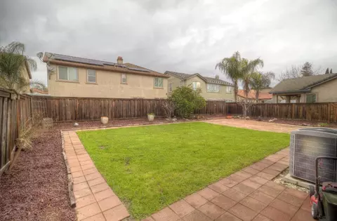 Exterior - 523 Danbury Pl, Lathrop, CA 95330 photo 8 of 10
