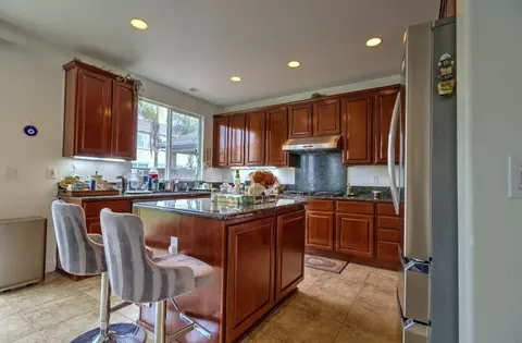 Kitchen - 523 Danbury Pl, Lathrop, CA 95330 photo 1 of 6