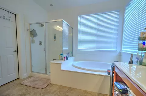 Bath - 523 Danbury Pl, Lathrop, CA 95330 photo 5 of 7