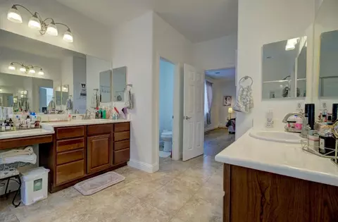 Bath - 523 Danbury Pl, Lathrop, CA 95330 photo 6 of 7