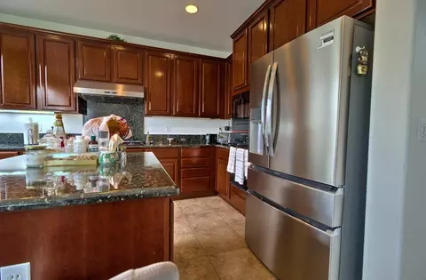 Kitchen - 523 Danbury Pl, Lathrop, CA 95330 photo 4 of 6