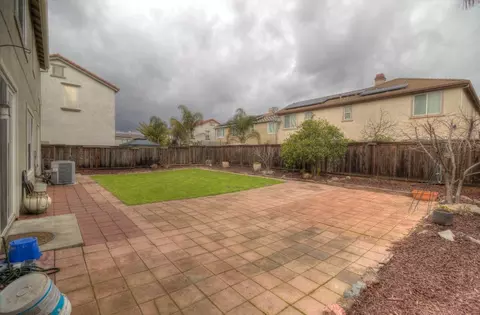 Exterior - 523 Danbury Pl, Lathrop, CA 95330 photo 4 of 10