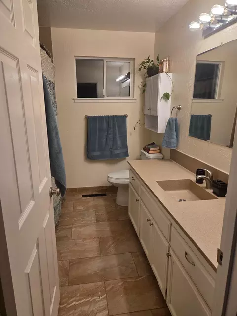 Bath - 4841 Holm Rd, Placerville, CA 95667 photo 1 of 4