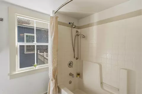 Bath - 411 Colfax Ave, Grass Valley, CA 95945 photo 3 of 6