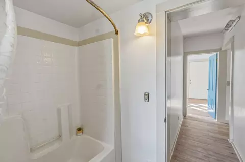 Bath - 411 Colfax Ave, Grass Valley, CA 95945 photo 4 of 6
