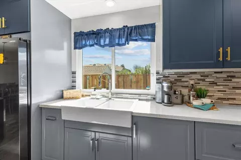 Kitchen - 710 Sunflower Dr, Lathrop, CA 95330 photo 8 of 13