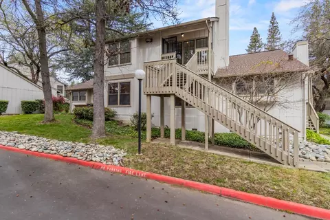 Exterior - 3900 Park Circle Ln #B, Carmichael, CA 95608 photo 4 of 8
