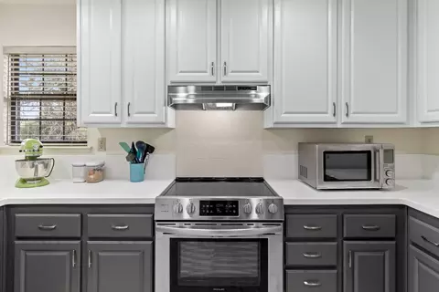 Kitchen - 3900 Park Circle Ln #B, Carmichael, CA 95608 photo 2 of 3