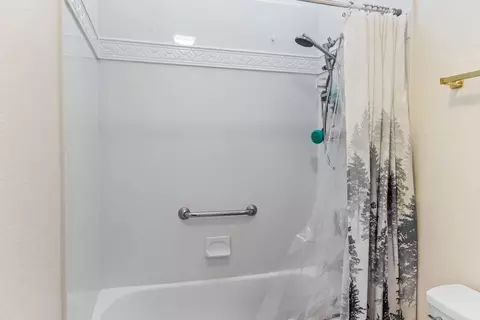 Bath - 3900 Park Circle Ln #B, Carmichael, CA 95608 photo 3 of 6