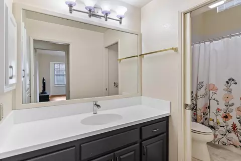 Bath - 3900 Park Circle Ln #B, Carmichael, CA 95608 photo 5 of 6