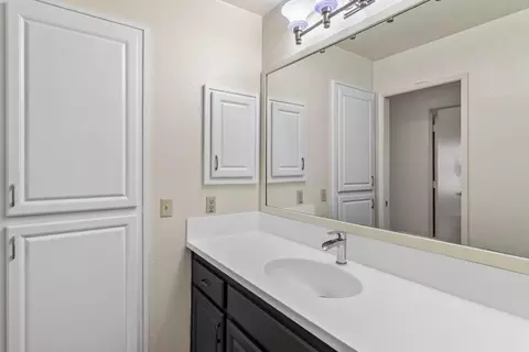 Bath - 3900 Park Circle Ln #B, Carmichael, CA 95608 photo 4 of 6