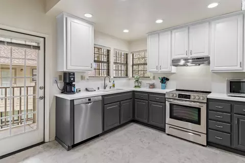 Kitchen - 3900 Park Circle Ln #B, Carmichael, CA 95608 photo 1 of 3