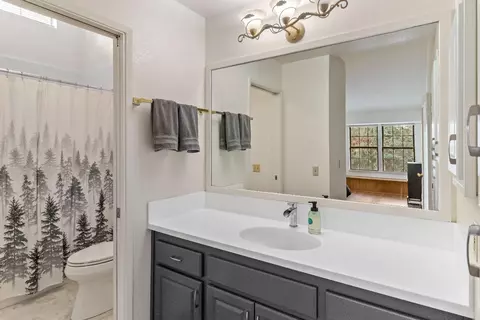 Bath - 3900 Park Circle Ln #B, Carmichael, CA 95608 photo 2 of 6