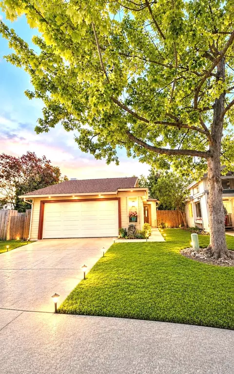 7128 Heather Tree Dr, Sacramento, CA 95842