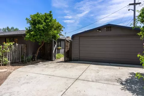 Exterior - 206 Griswold Ave, Modesto, CA 95350 photo 4 of 12
