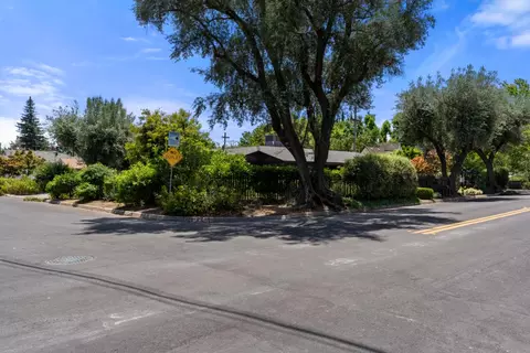 Exterior - 206 Griswold Ave, Modesto, CA 95350 photo 8 of 12
