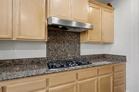 Kitchen - 1054 Ledgestone Dr, Folsom, CA 95630 photo 4 of 5