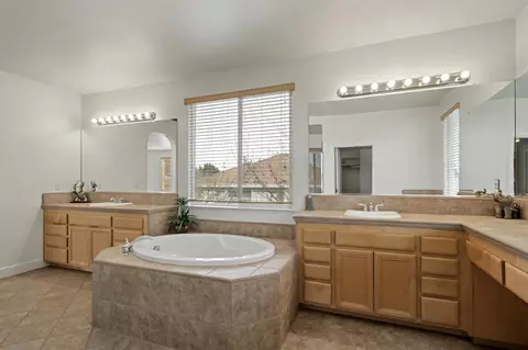 Bath - 1054 Ledgestone Dr, Folsom, CA 95630 photo 2 of 6