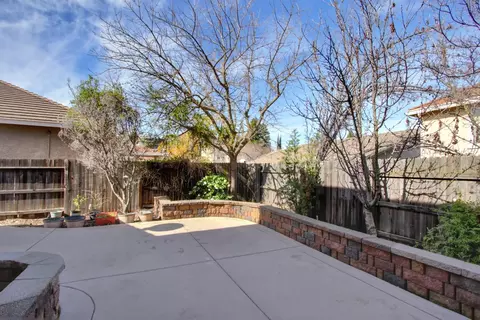 Exterior - 1054 Ledgestone Dr, Folsom, CA 95630 photo 5 of 7