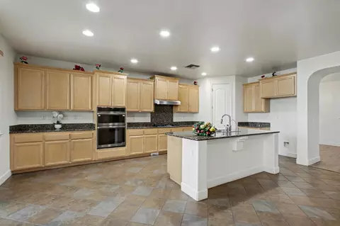 Kitchen - 1054 Ledgestone Dr, Folsom, CA 95630 photo 2 of 5