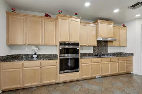 Kitchen - 1054 Ledgestone Dr, Folsom, CA 95630 photo 3 of 5