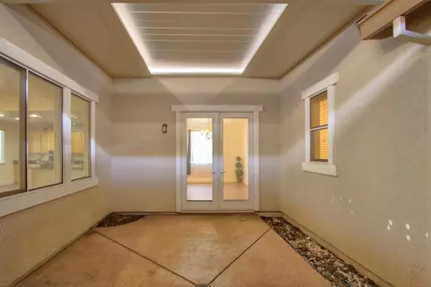 Entry Way - 1054 Ledgestone Dr, Folsom, CA 95630 photo 10 of 10