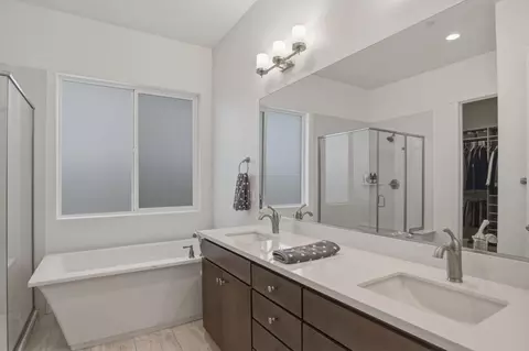 Bath - 2787 Millstream Ln, Turlock, CA 95382 photo 2 of 3