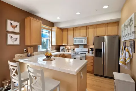 6550 Hearthstone Cir, Rocklin, CA 95677